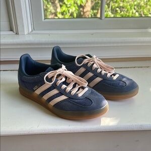 Adidas Gazelle Blue Sneakers/Pink Laces